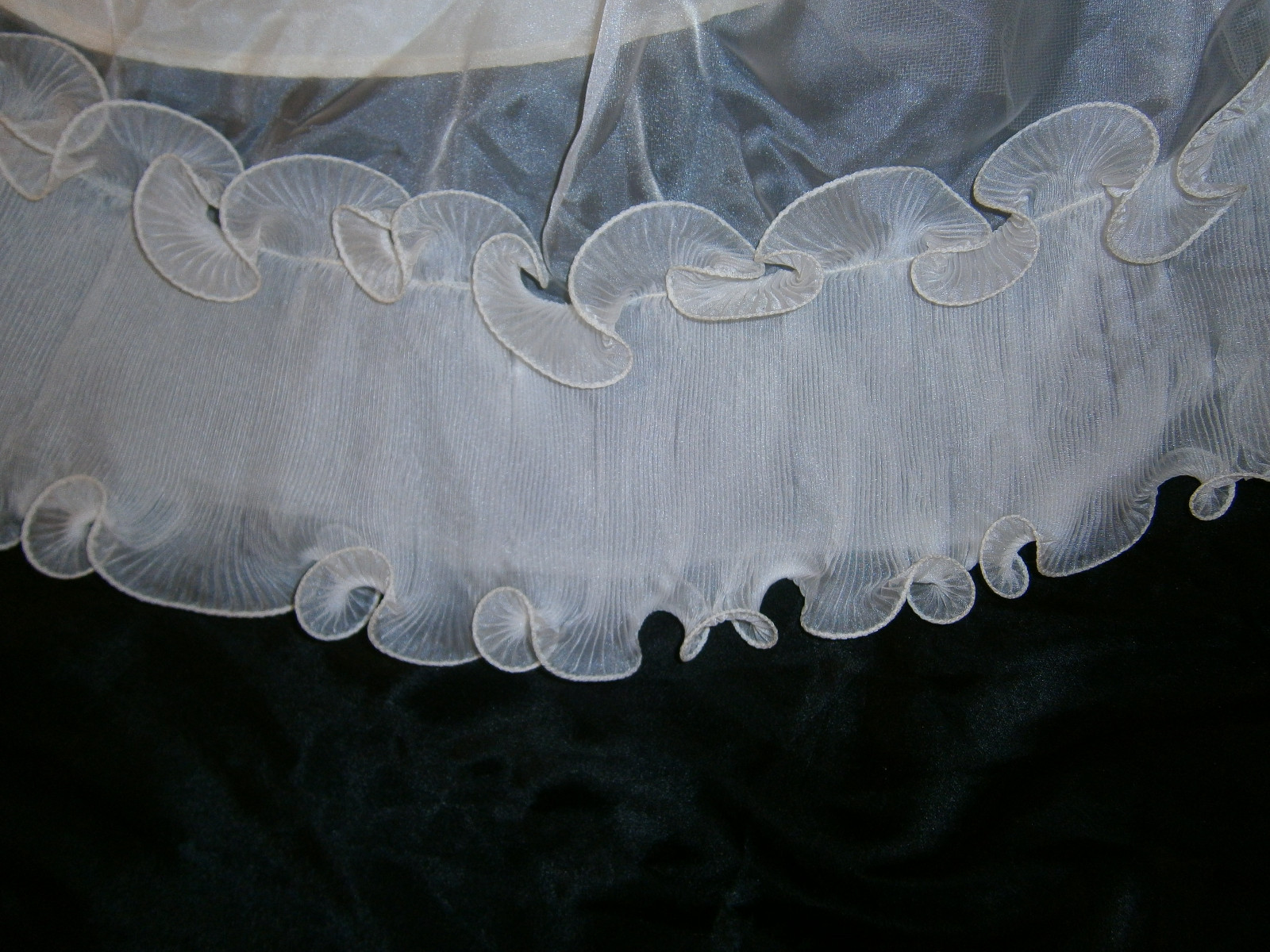 BRIDAL ORIGINALS VINTAGE WHITE WEDDING GOWN SIZE 6 PEARLS LACE ROSES BUTTONS USA