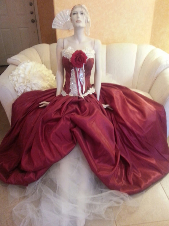 116 PC WHOLESALE LOT OF NEW WEDDING GOWNS & ACCESSORIES MANY STYLES & SIZES