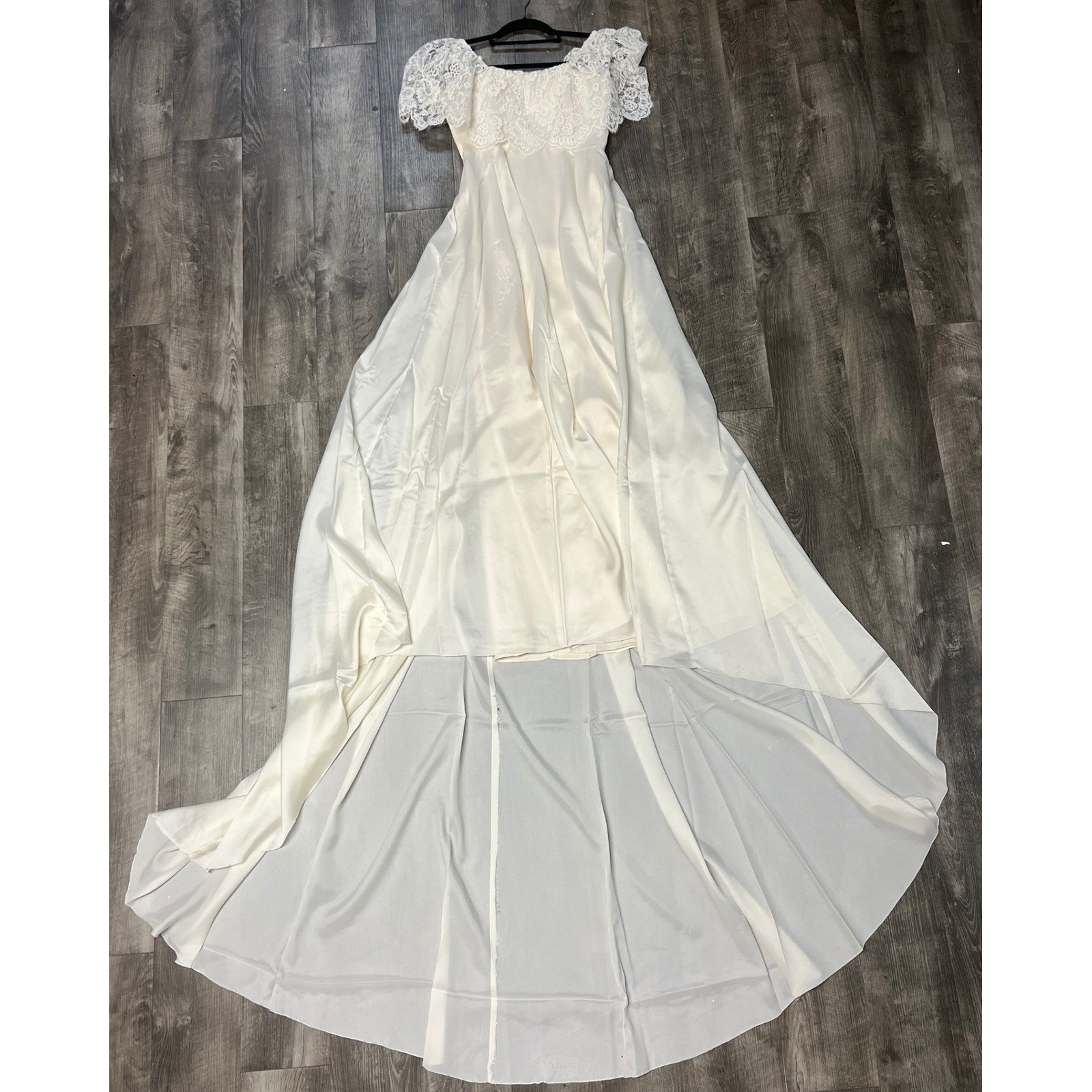 VTG House of Bianchi Dress Cream Satin Lace Off Shoulder Wedding Bridal Chiffon