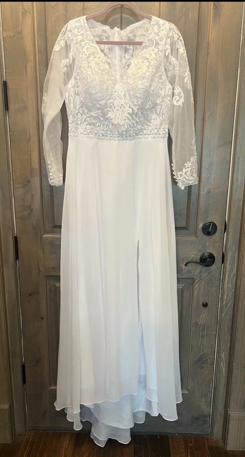 NEW Unbranded Long Sleeve V-Neck White Wedding Dress w/Lace & Illusion size 6