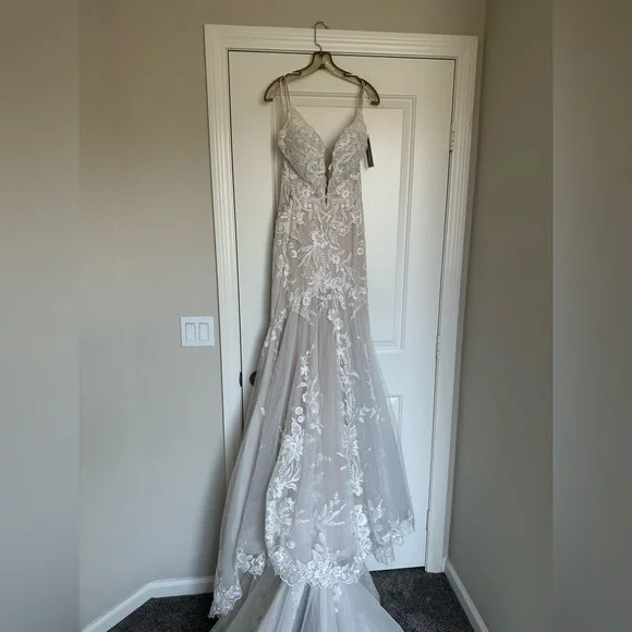 Essence Of Australia Style D2770 Wedding Dress Size 10