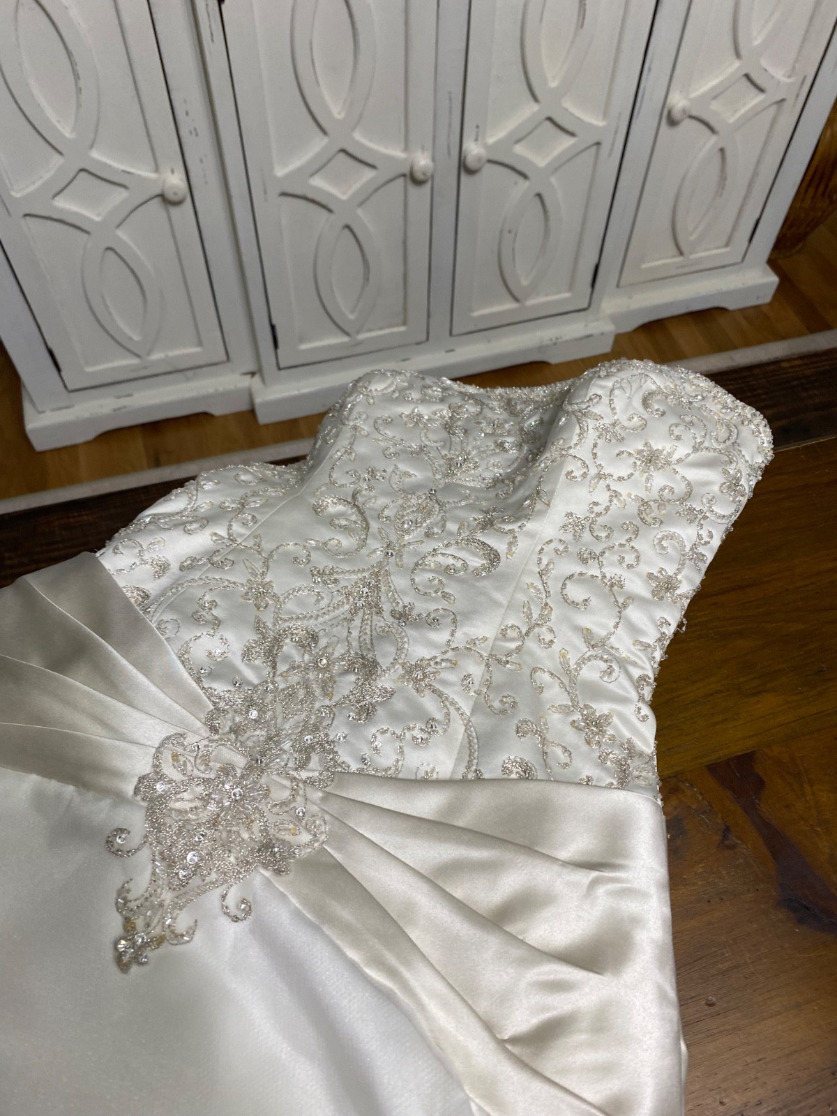 Allure Bridals Wedding Dress Size 8 and Vail beautiful gown