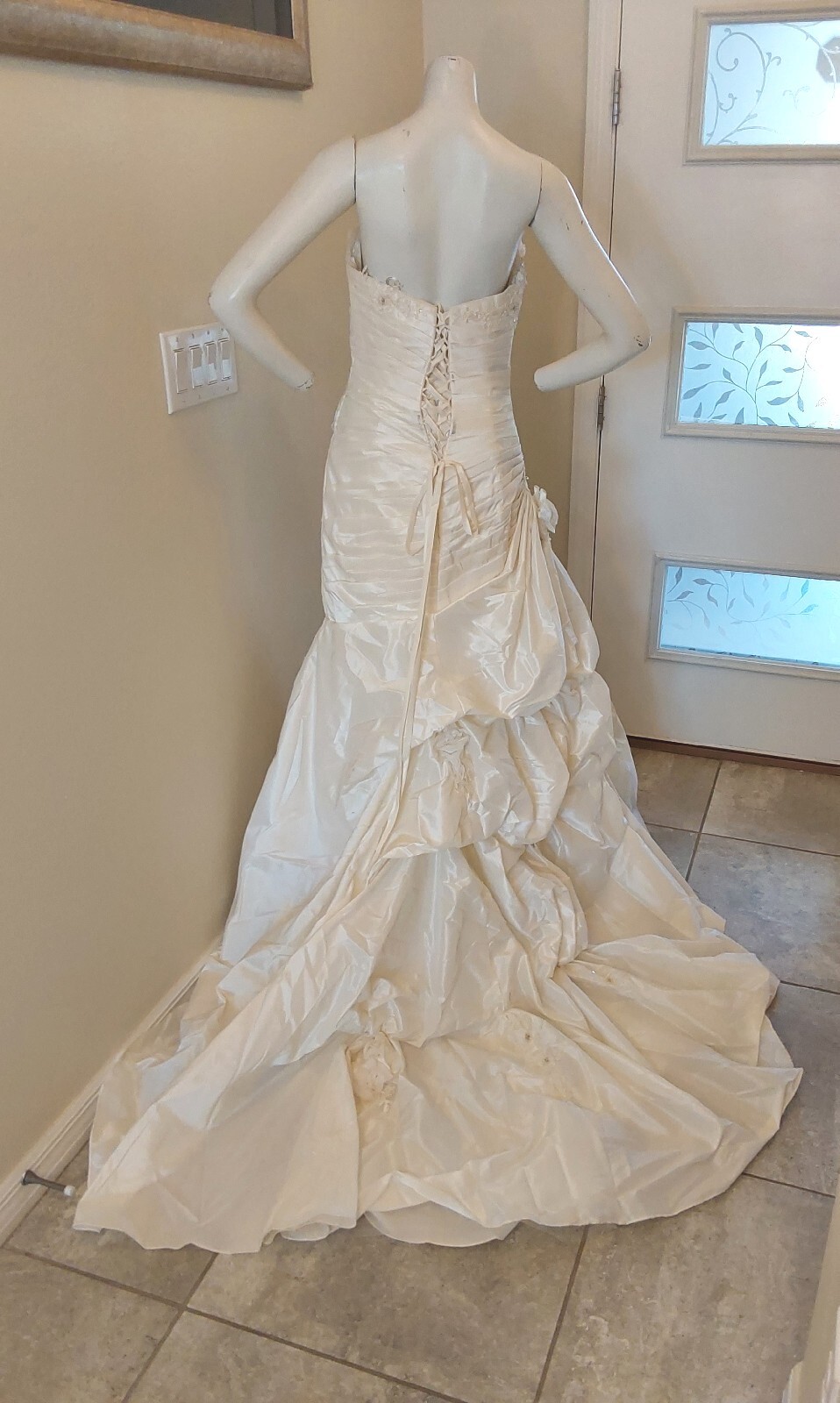 COSMOBELLA MILANO IVORY STRAPLESS WEDDING GOWN SIZE 10