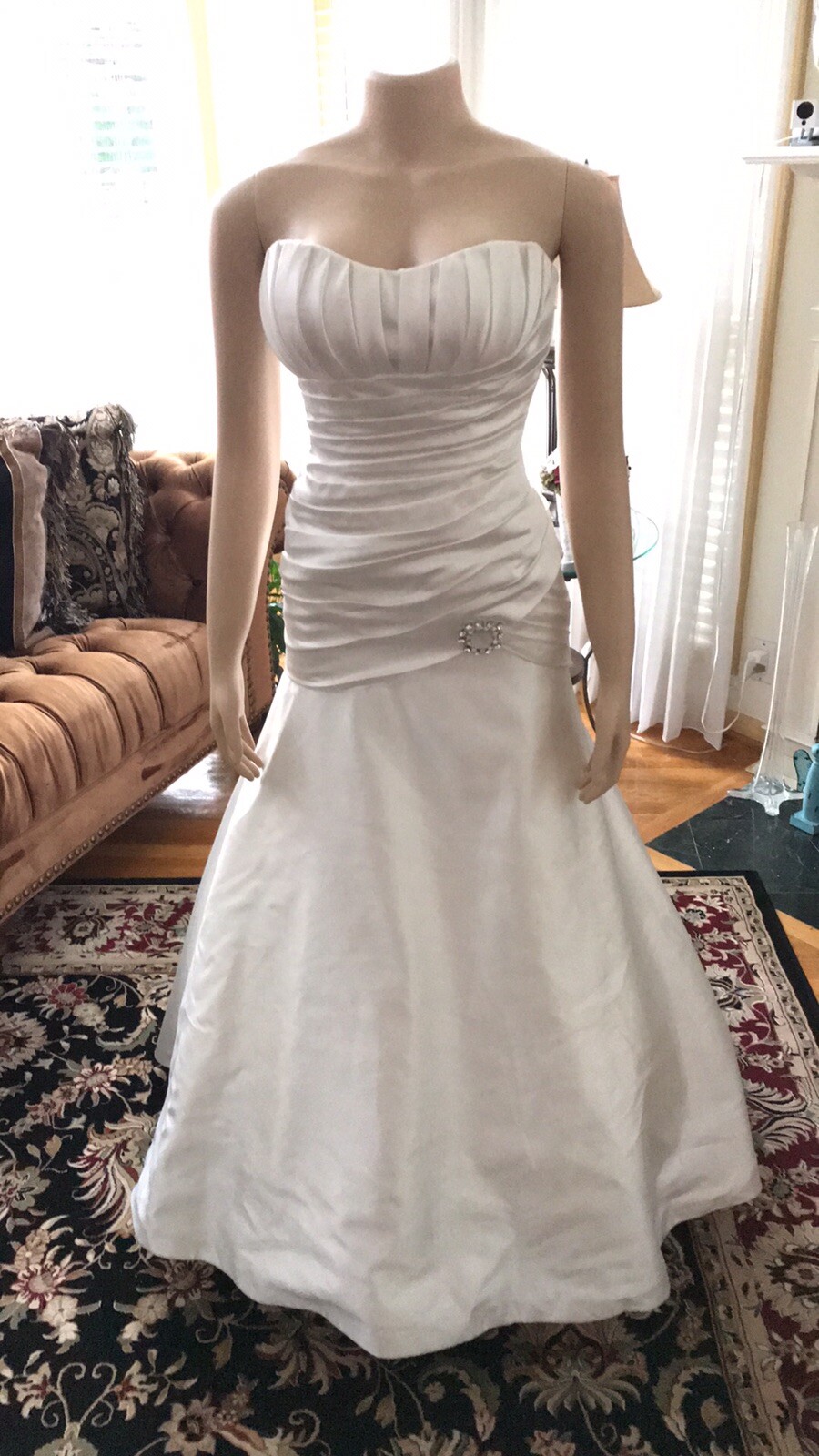 Ivory Beautiful Wedding Gown Sz 6 Gorgeous!! Needs Zipper Hook. Unbranded.