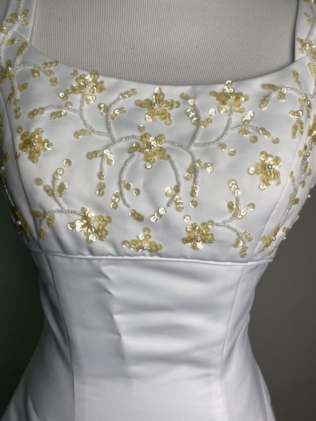Oleg Cassini Wedding Dress Size 2 Womans White Beaded Sleeveless Ballgown Tulle