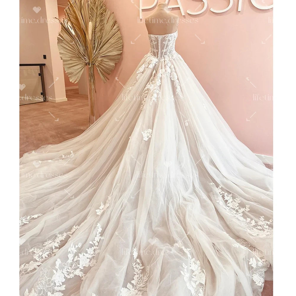 Beach Boho Wedding Dresses Sleeveless Sweep Train Lace Romantic Bridal Gowns