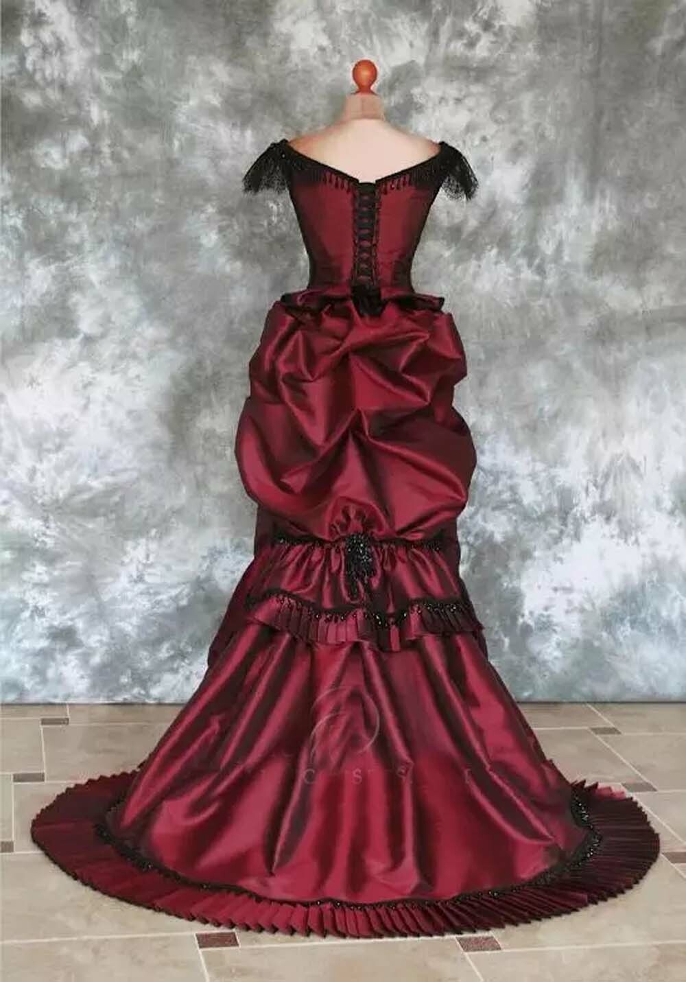Burgundy Gothic Victorian Bustle Wedding Dresses Vintage Beaded Lace-up Back