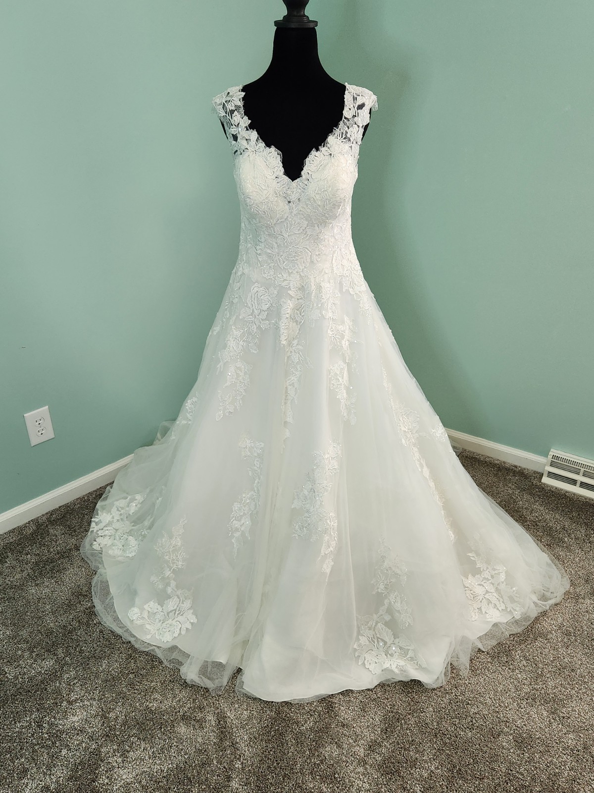 STUNNING Allure Romance Ivory Wedding Dress – SEE MEASUREMENTS BELOW!!