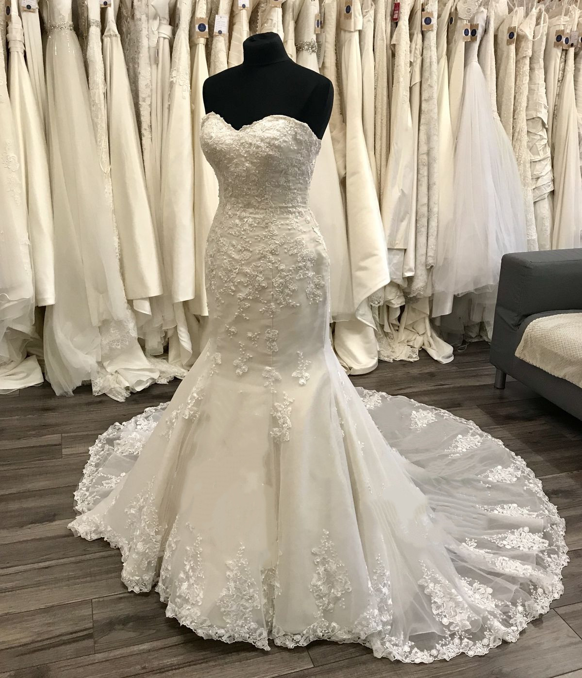 Mermaid Wedding Dresses Straplss Lace Appliques Beach Sweep Train Bridal Gown