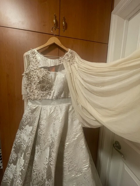Ivory English Styled Wedding Dress (Size 6/8)