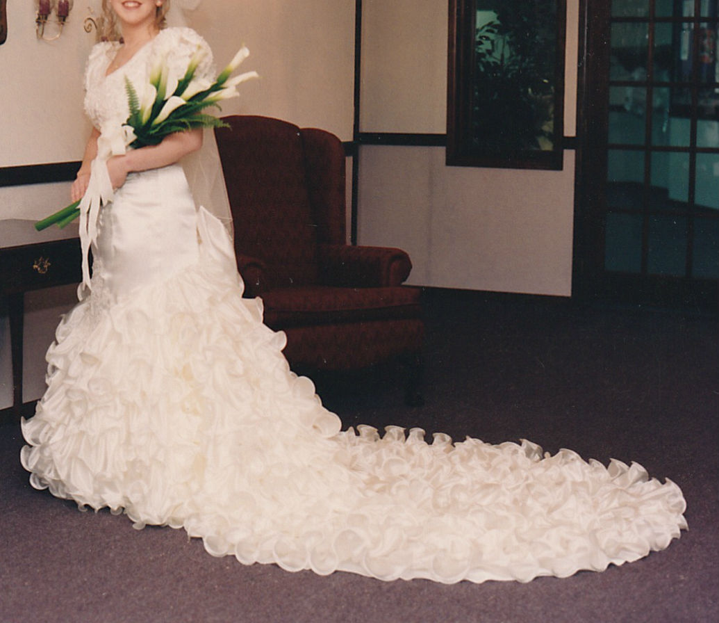 Wedding Dress Mermaid White Ruffles w Train, Veil/Headpiece **VACUUM SEALED**