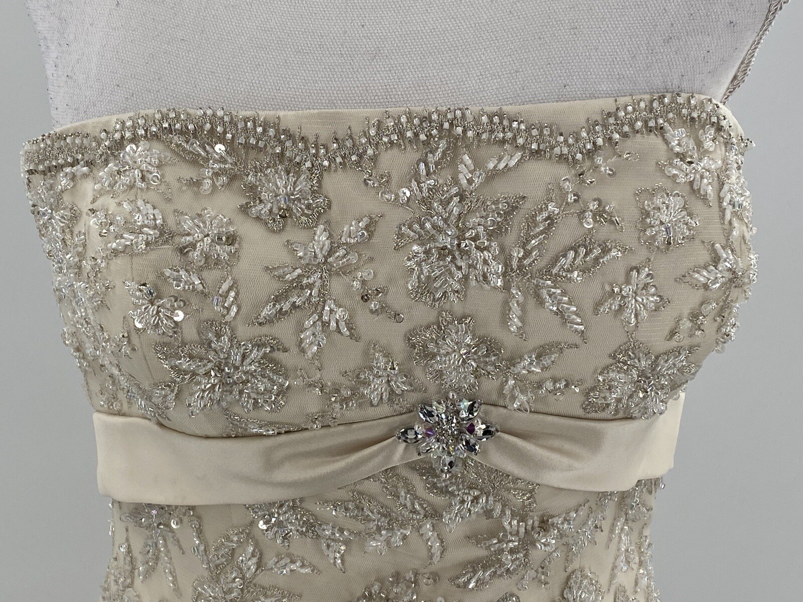 Anjolique Strapless Wedding Dress Beaded Off-White Full Skirt Size 10
