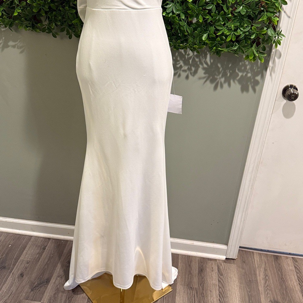 NWT- Loving Fate White Bow Square Neck Backless Bridal Dress