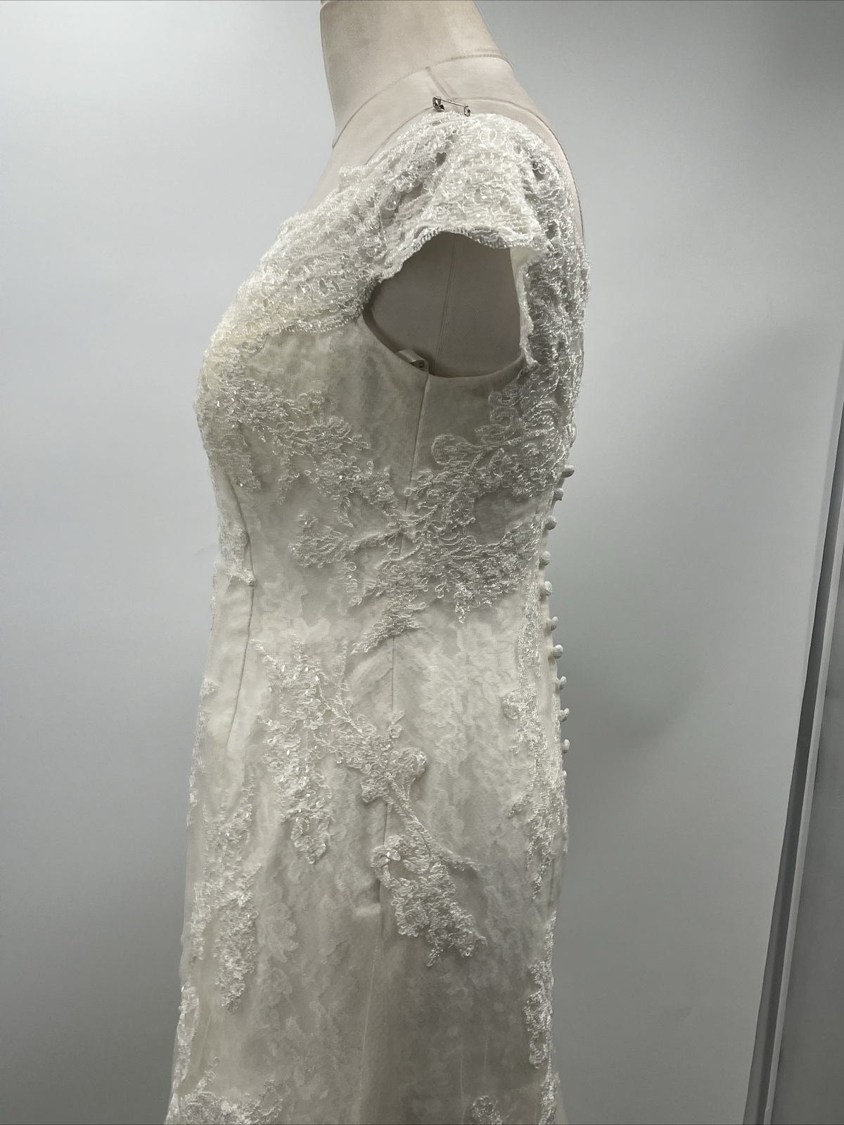Oleg Cassini Off Shoulder Lace White Wedding Dress Petite Size 6P Style ~7CWG533