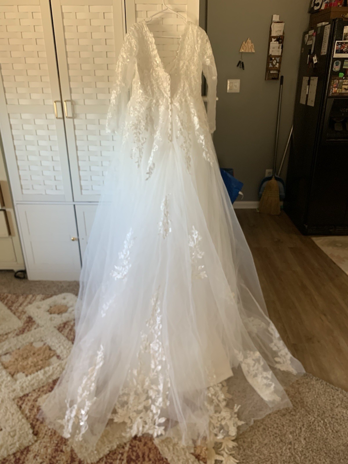 White Lace Scoop Neck Long Sleeve Tulle Ball Gown Wedding Dress Size 14