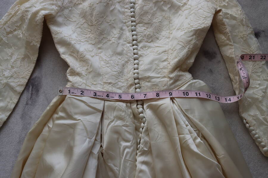 Vintage Lace Wedding Dress Romantic Ivory XXS-XS?