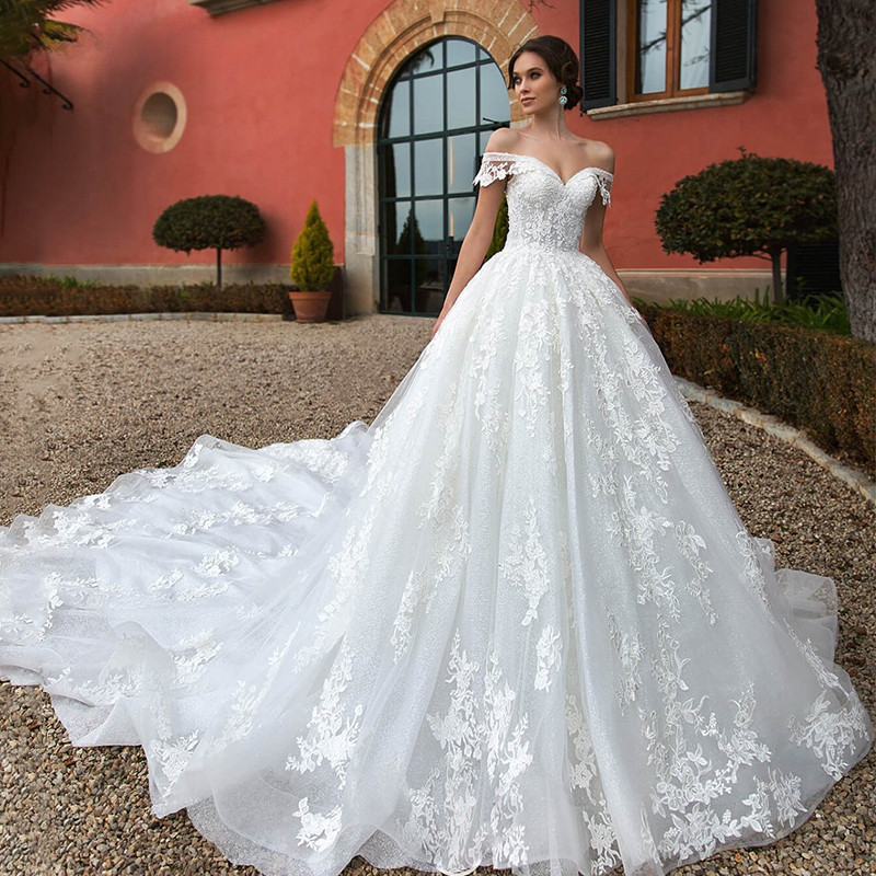Luxury Ball Princess Wedding Dresses Sweetheart Lace Applique Beaded Bride Gowns