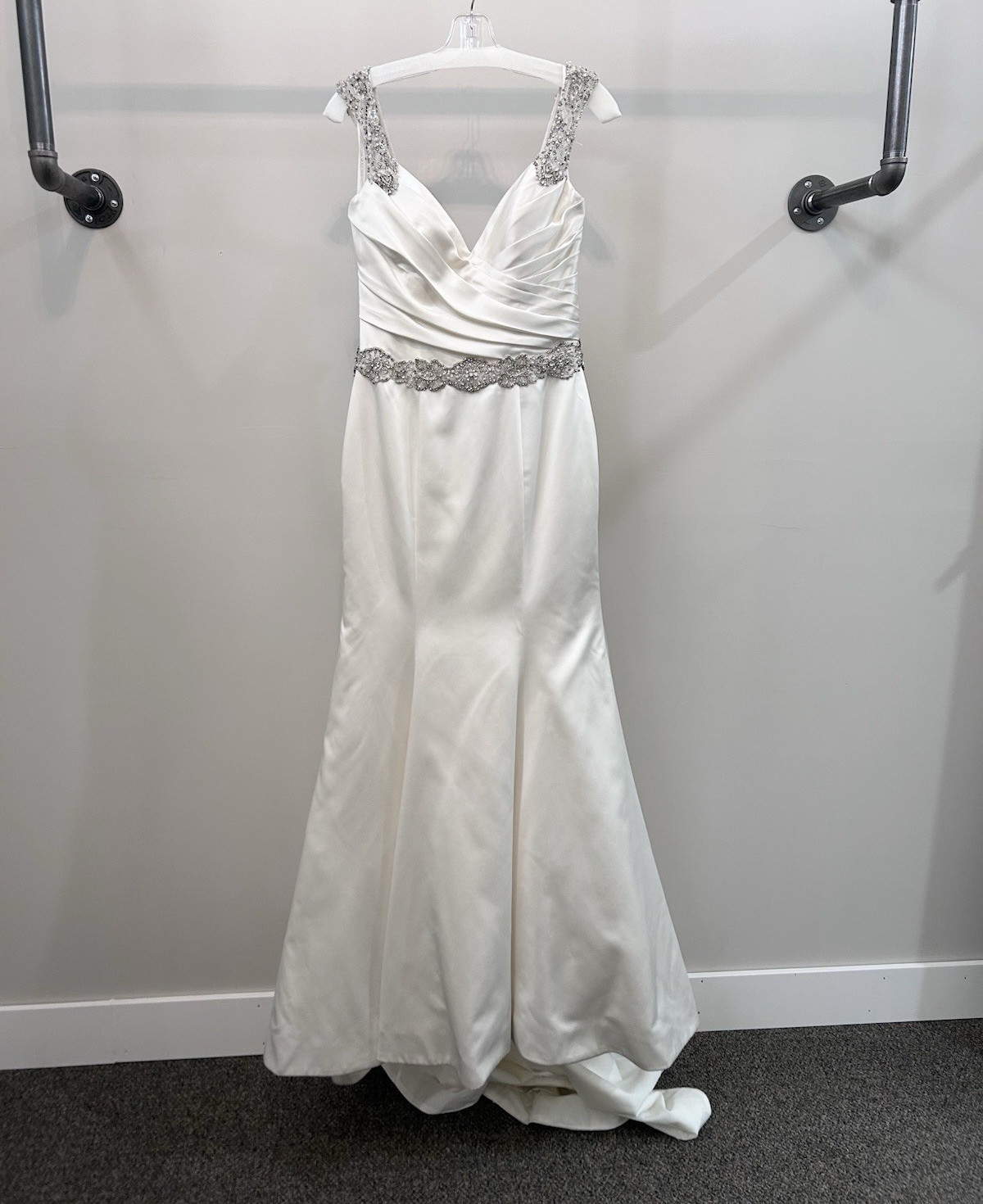 Store sample Ivory Satin V-Neck Mermaid/Trumpet Wedding Dress Beaded size 10