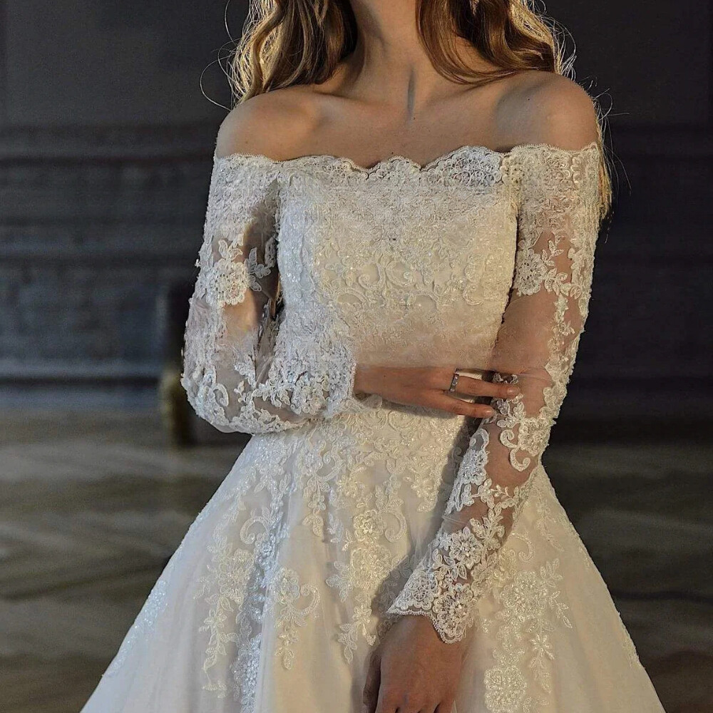 Custom Boat Neck Lace Wedding Dresses Long Sleeve Applique Backless Bridal Gowns
