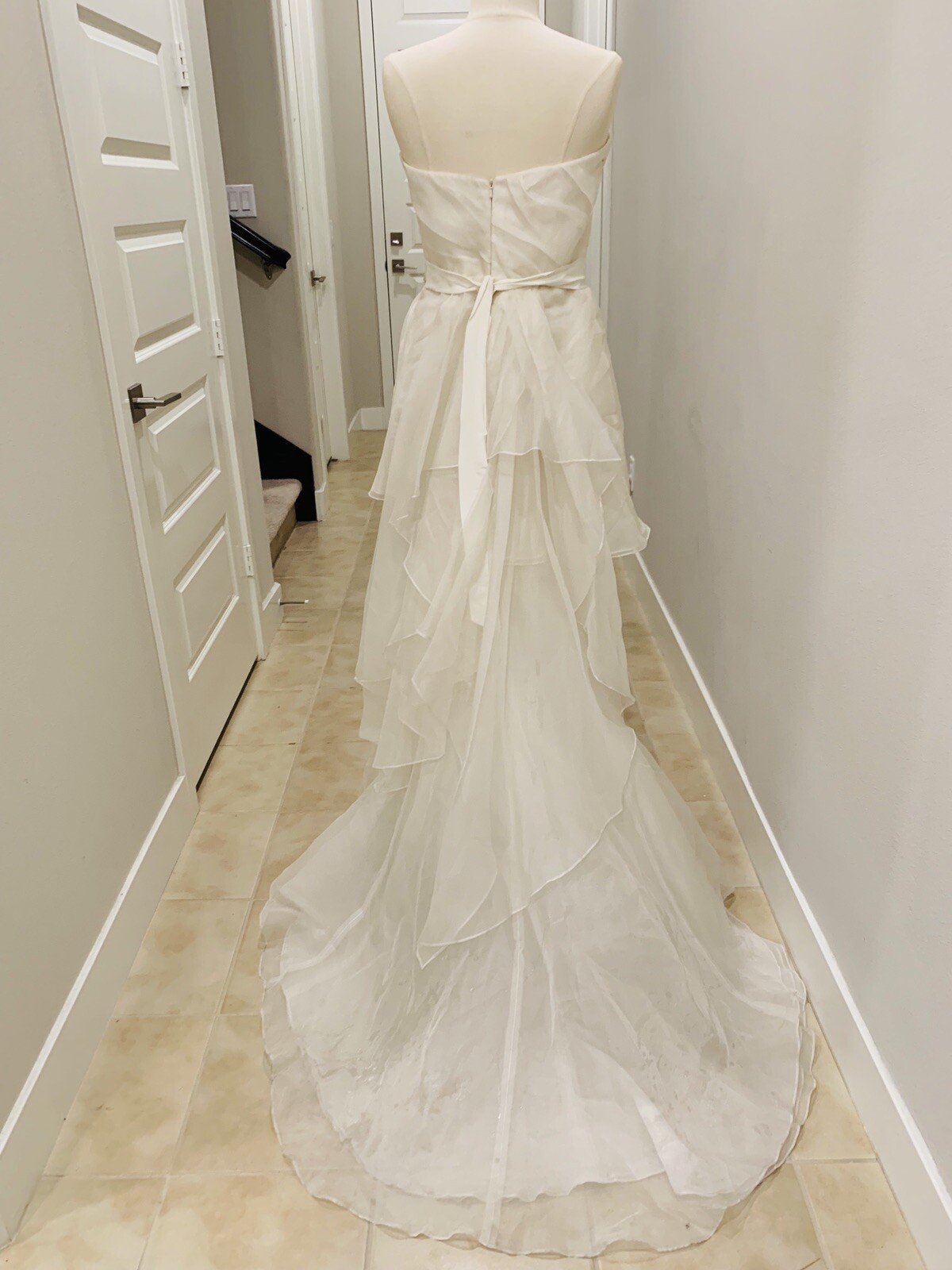 New Authentic Nouvelle Amsale Crystal Belt wedding gown Size 6(10)