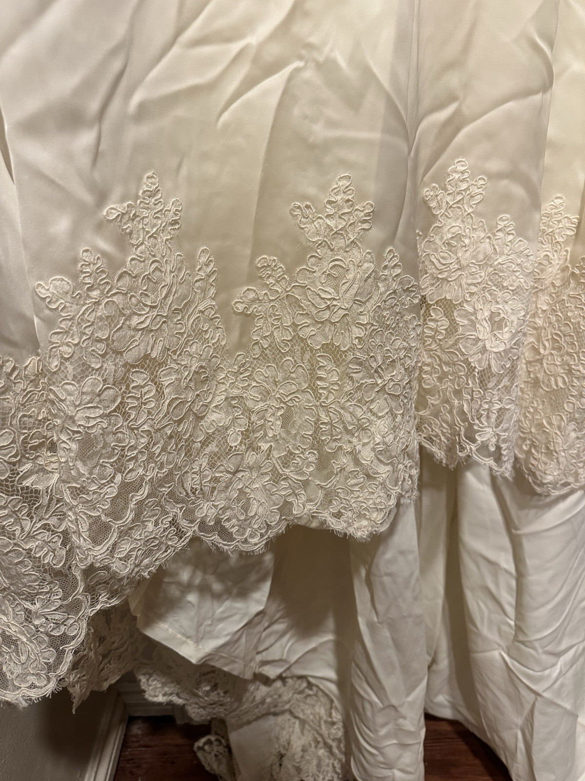Handmade Classic Ivory A-Line V-Neck Short Sleeve Lace Beaded Sequin Train