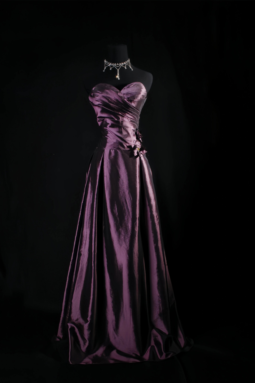 Silk Taffeta Wedding Dresses Vintage Purple Sweetheart Sleeveless Bridal Gowns