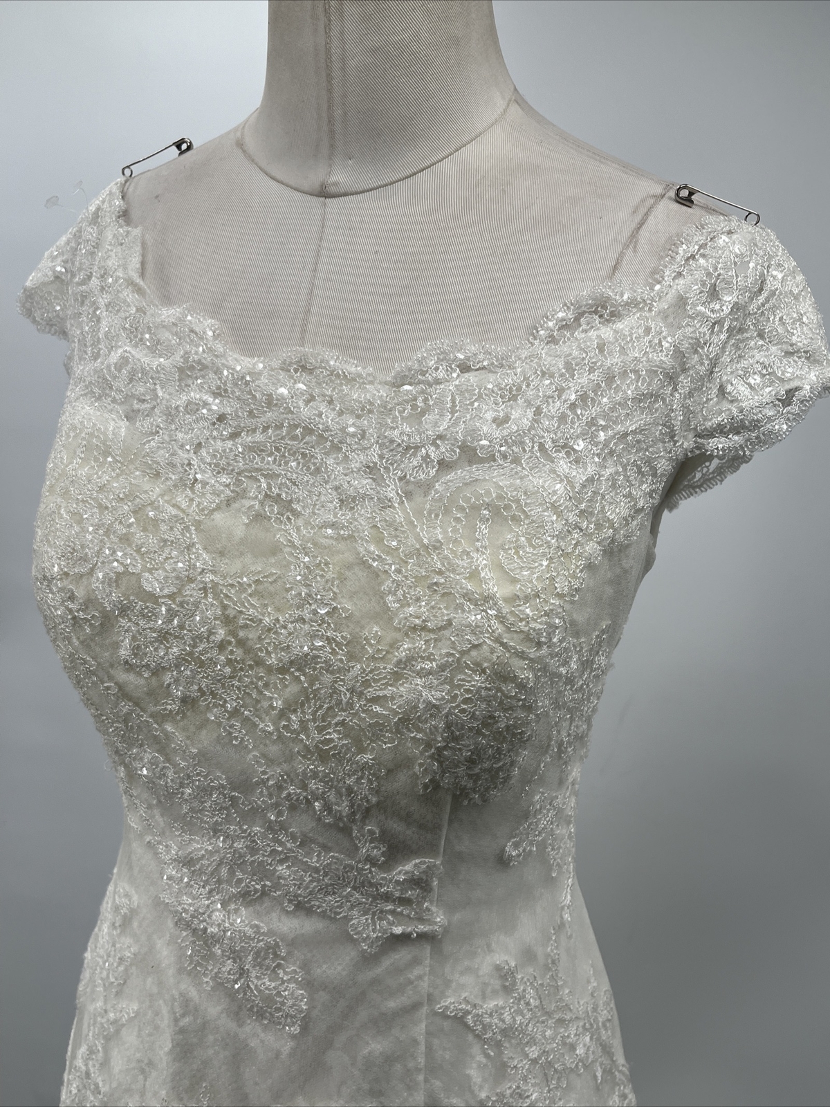Oleg Cassini Off Shoulder Lace White Wedding Dress Petite Size 6P Style ~7CWG533
