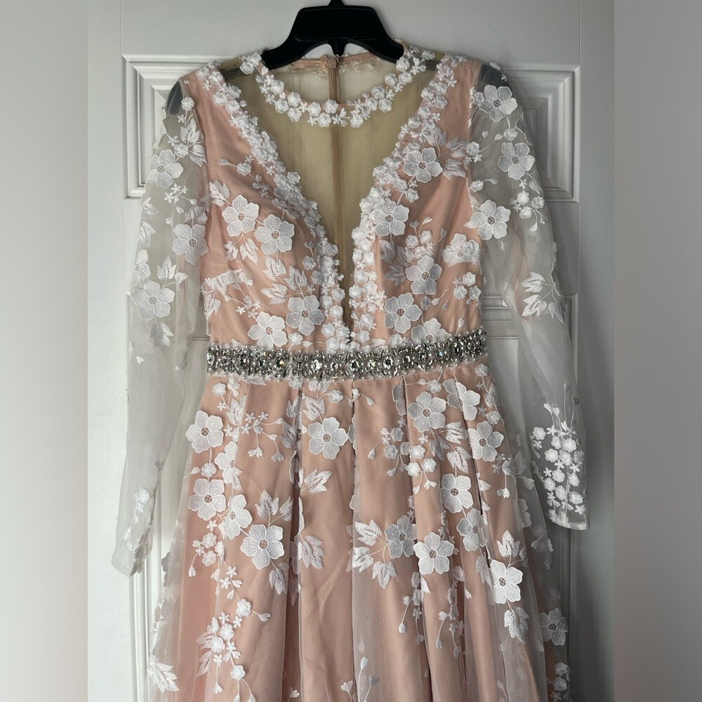 New NWT ASHLEY LAUREN COLLECTION 1396 white/nude bridal wedding DRESS size 4