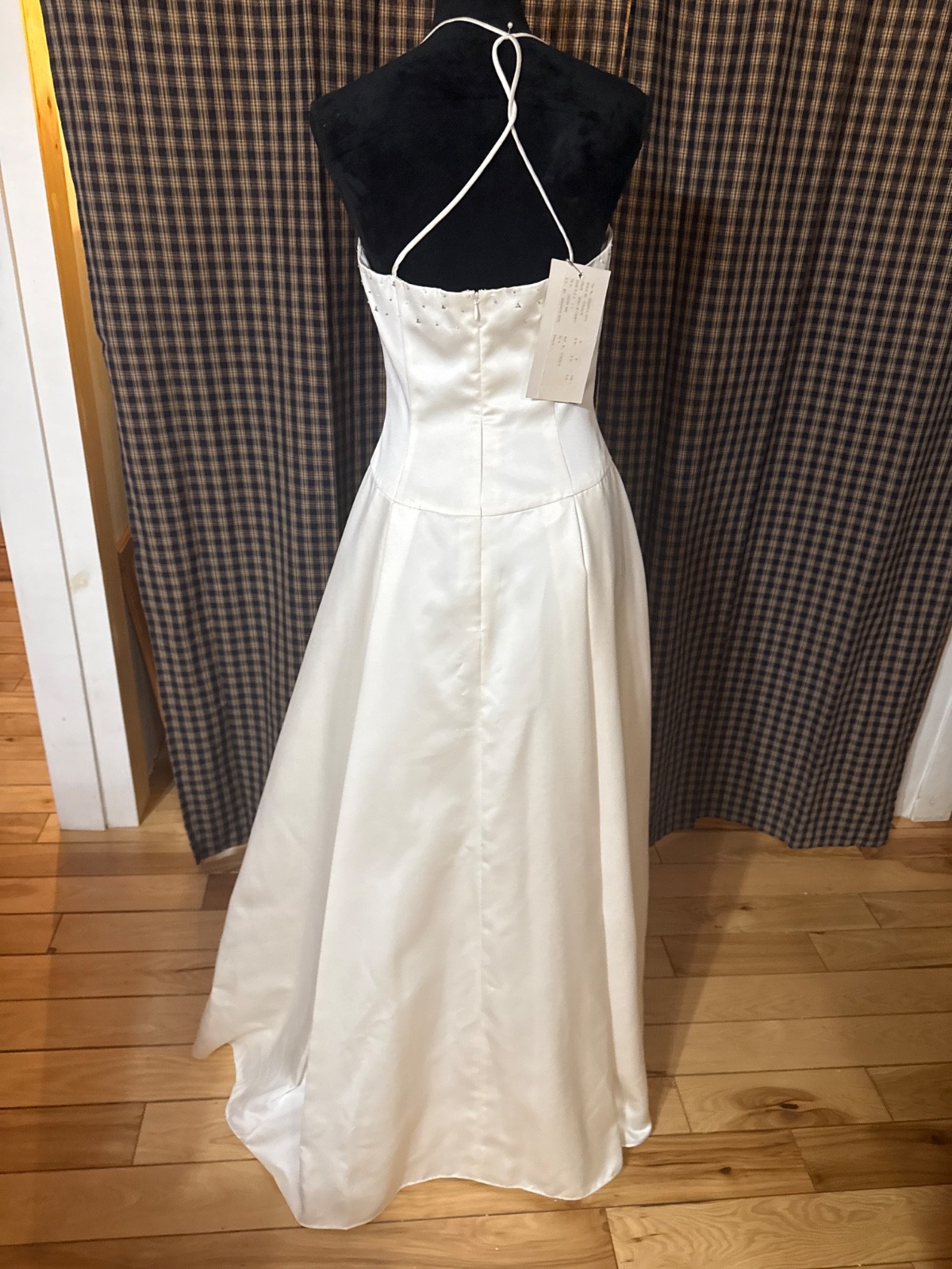 NWT Ivory Satin Square Neck Drop Waist Wedding Gown Gown With Pleats & Pockets