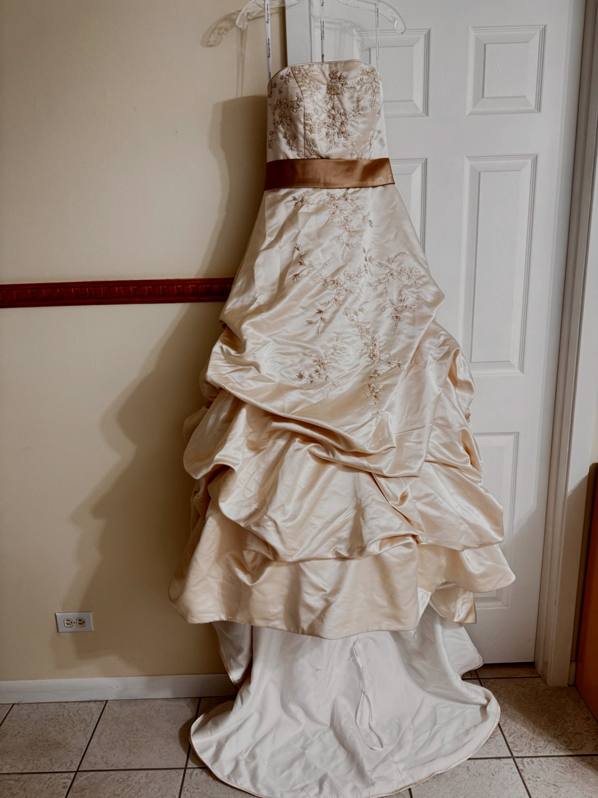 Wedding Gown. Oleg Cassini.