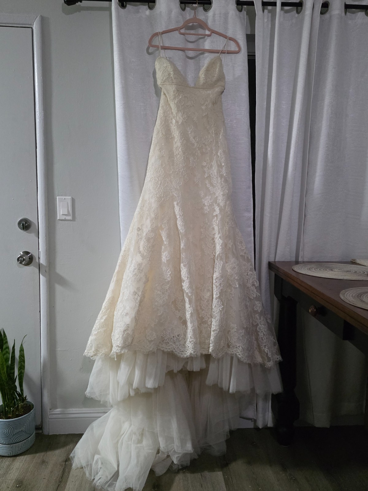 Amsale Wedding Dress Designer by Amsale size 6 Ivory Color New