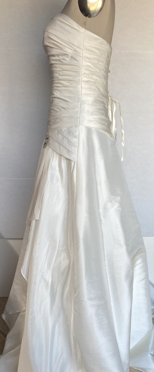 VENUS WOMEN’S STRAPLESS PLEATED WEDDING BRIDAL GOWN IVORY SIZE 8
