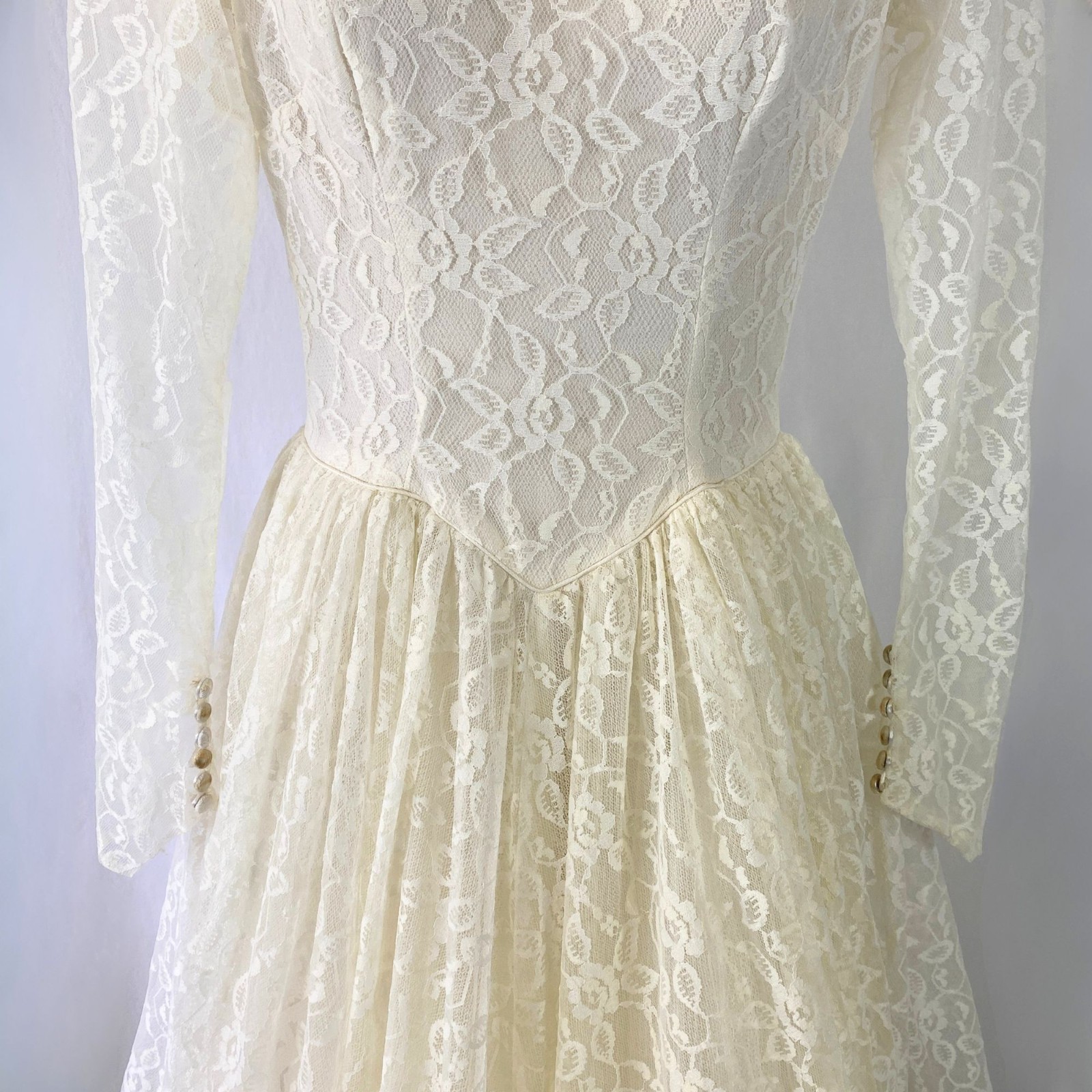 Vintage 1960’s Ivory Lace Wedding Ball Gown XS 23” Waist Full Skirt Tulle