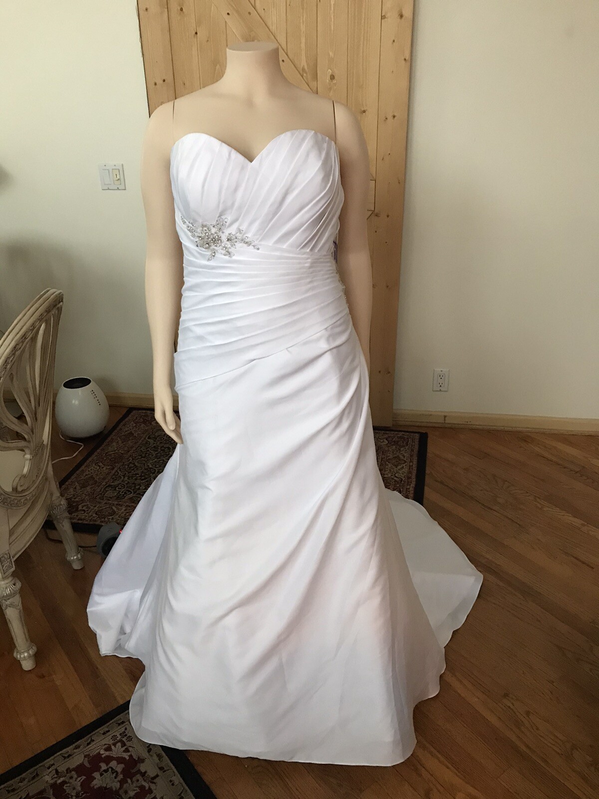 Beautiful Plus Size 26 W Bonny Bridal White Strapless A-Line NWT For The Curvy