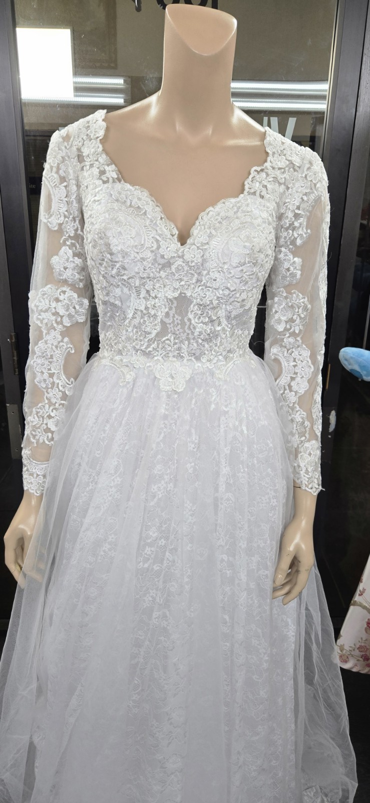 Unbranded long Sleeve sweetheart Neck White tulle and lace Wedding Dress sz 8