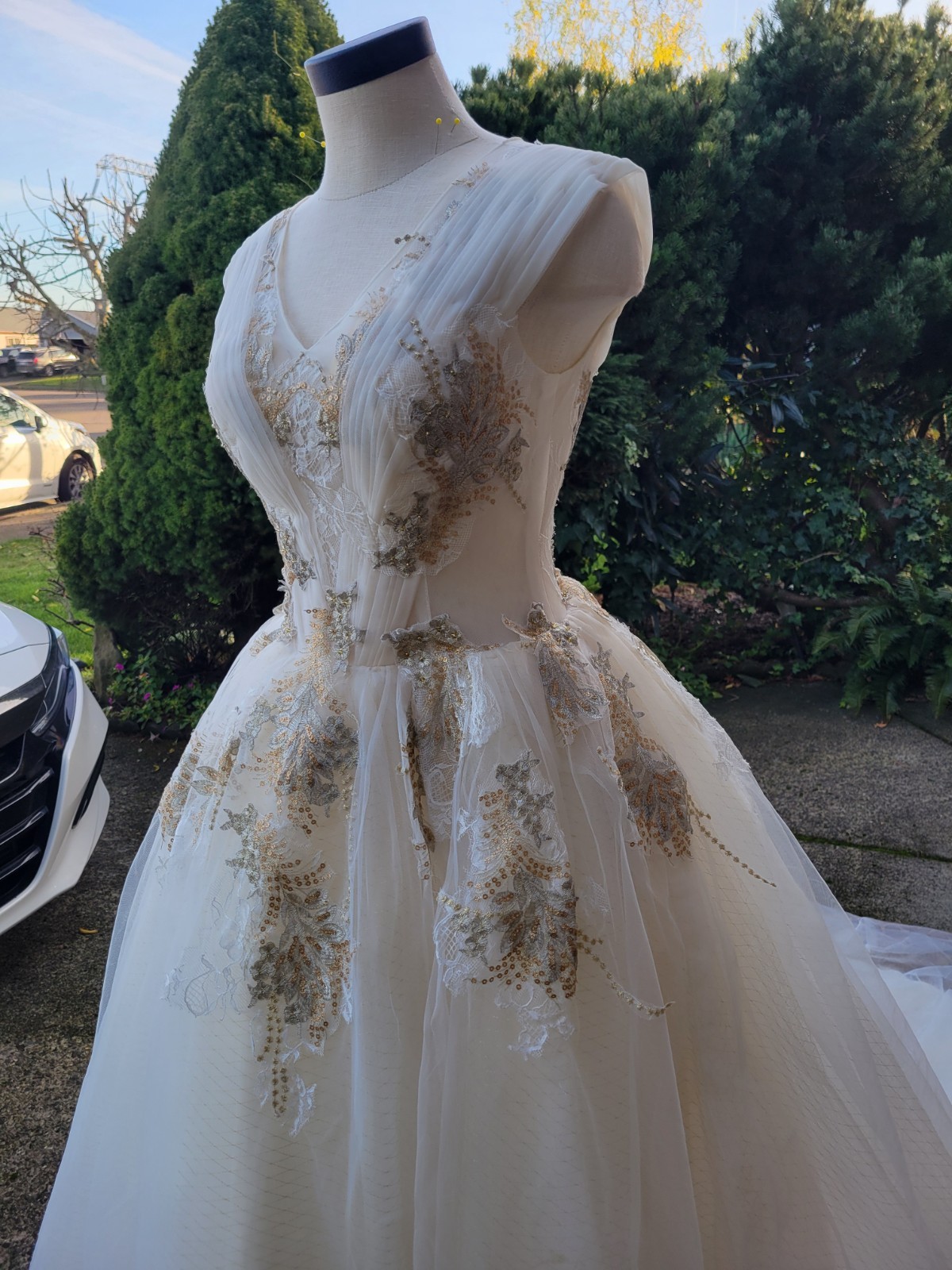 Elegant Sleeveless Lace Wedding Gown – V-Neck, Lace-Up Back, Golden Brown Corset