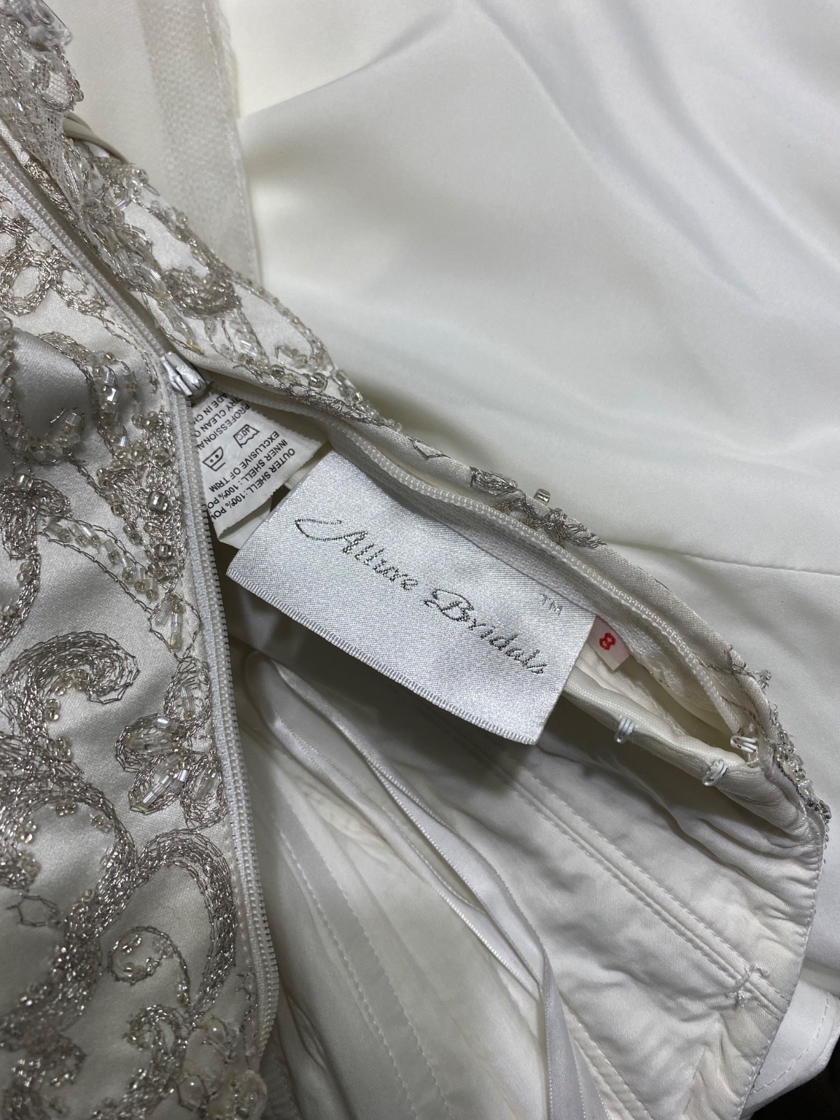 Allure Bridals Wedding Dress Size 8 and Vail beautiful gown