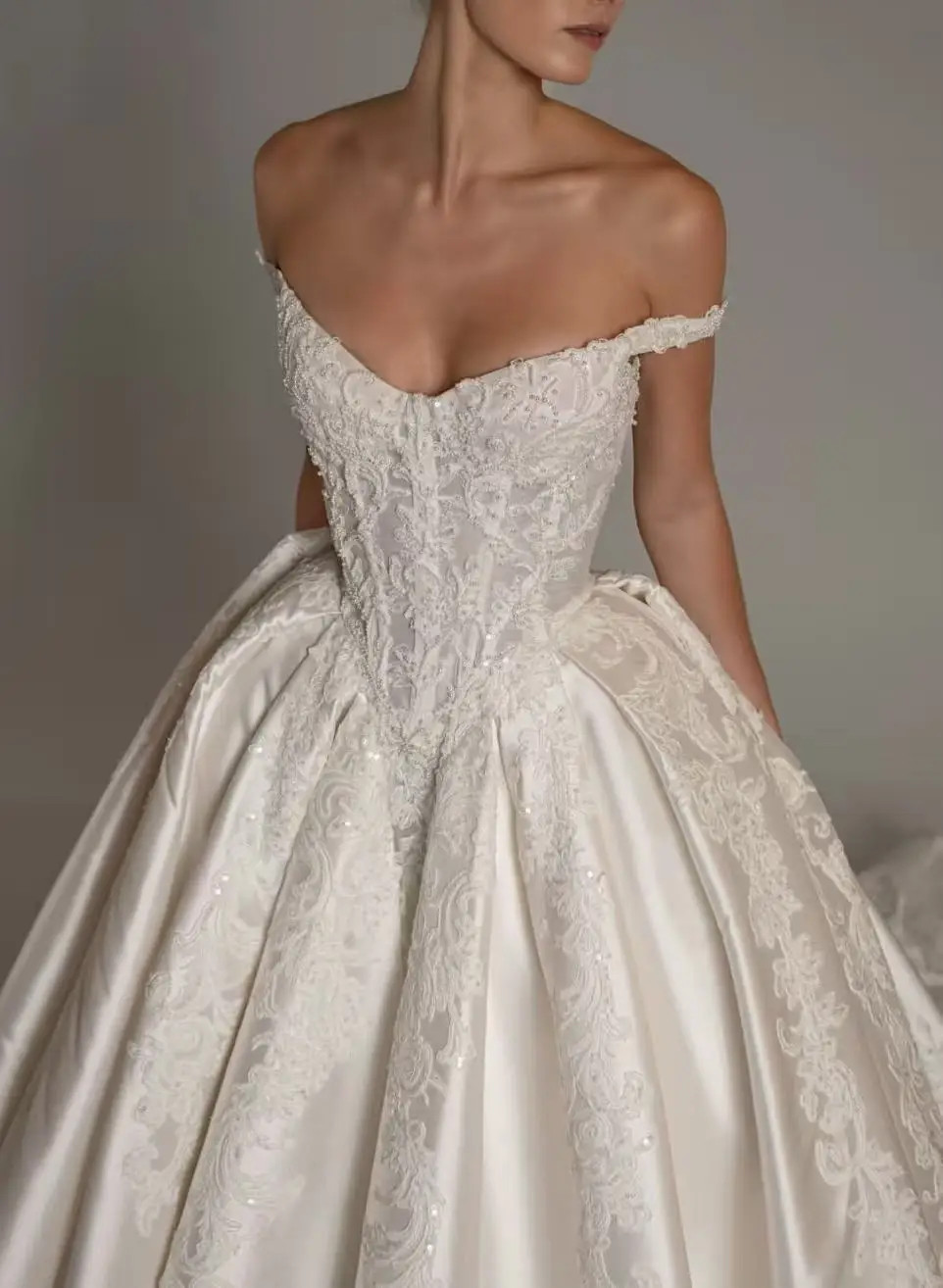 Luxury Princess Off Shoulder Wedding Dresses Lace Beaded Custom Made Bridal Gown