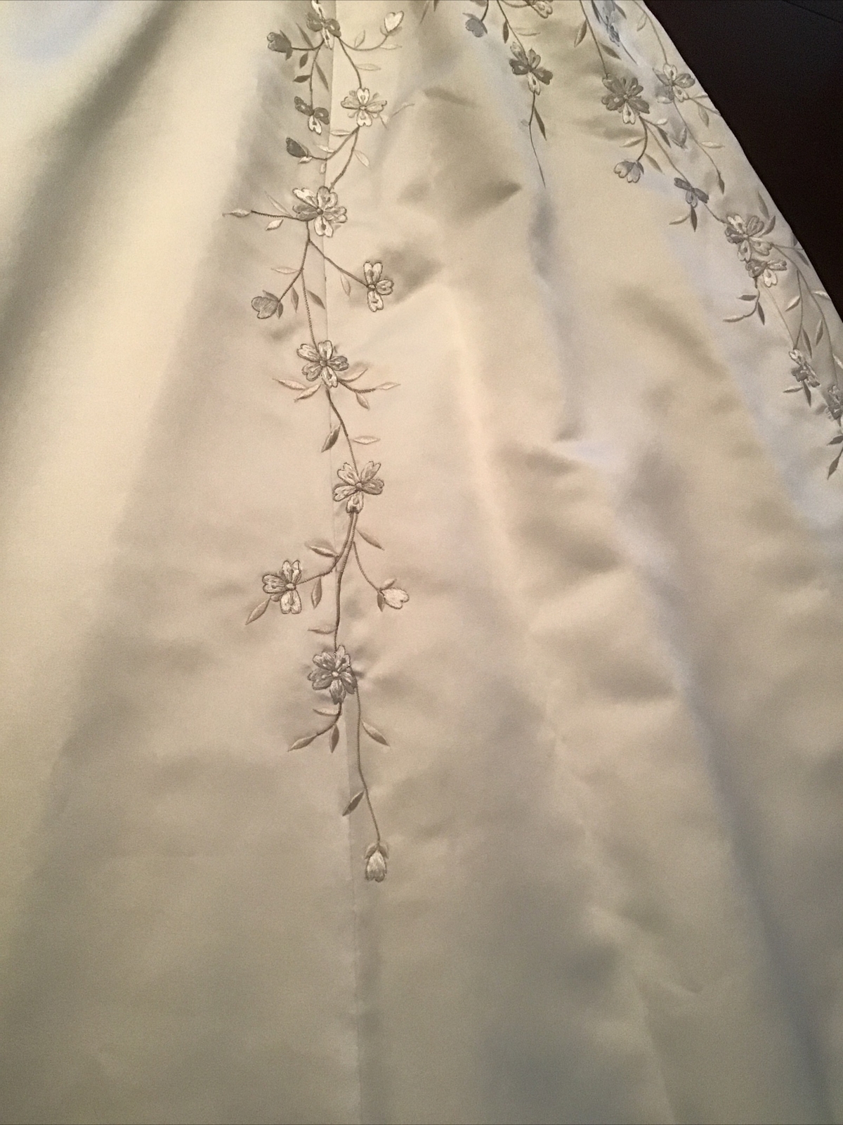Wedding Elegant Bridal Gown St.Patrick Embroidered Flowers Front & Back & Train