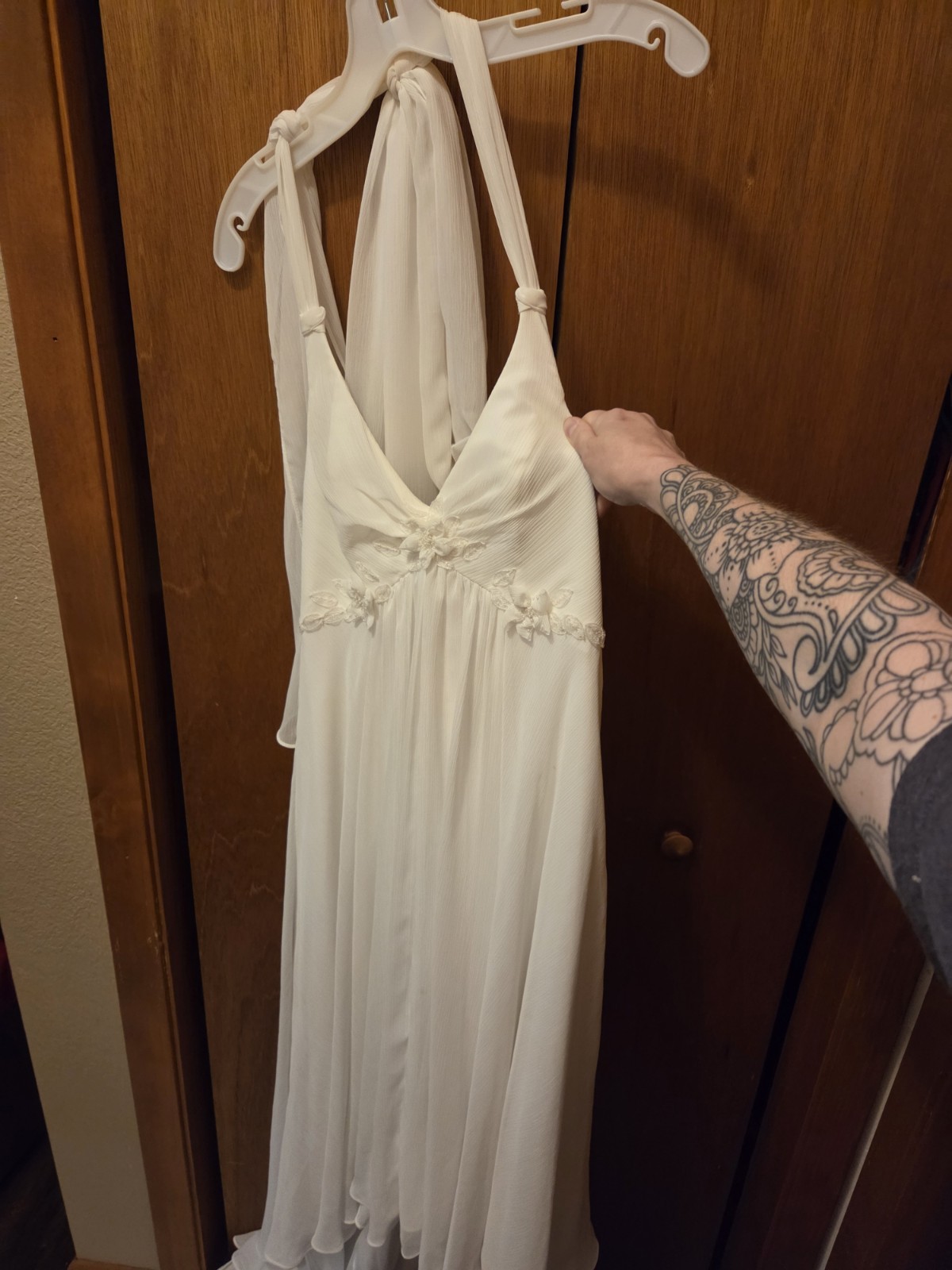 David’s Bridal Ivory Sleeveless V-Neck A-Line Chiffon Lace Gown Full-Length