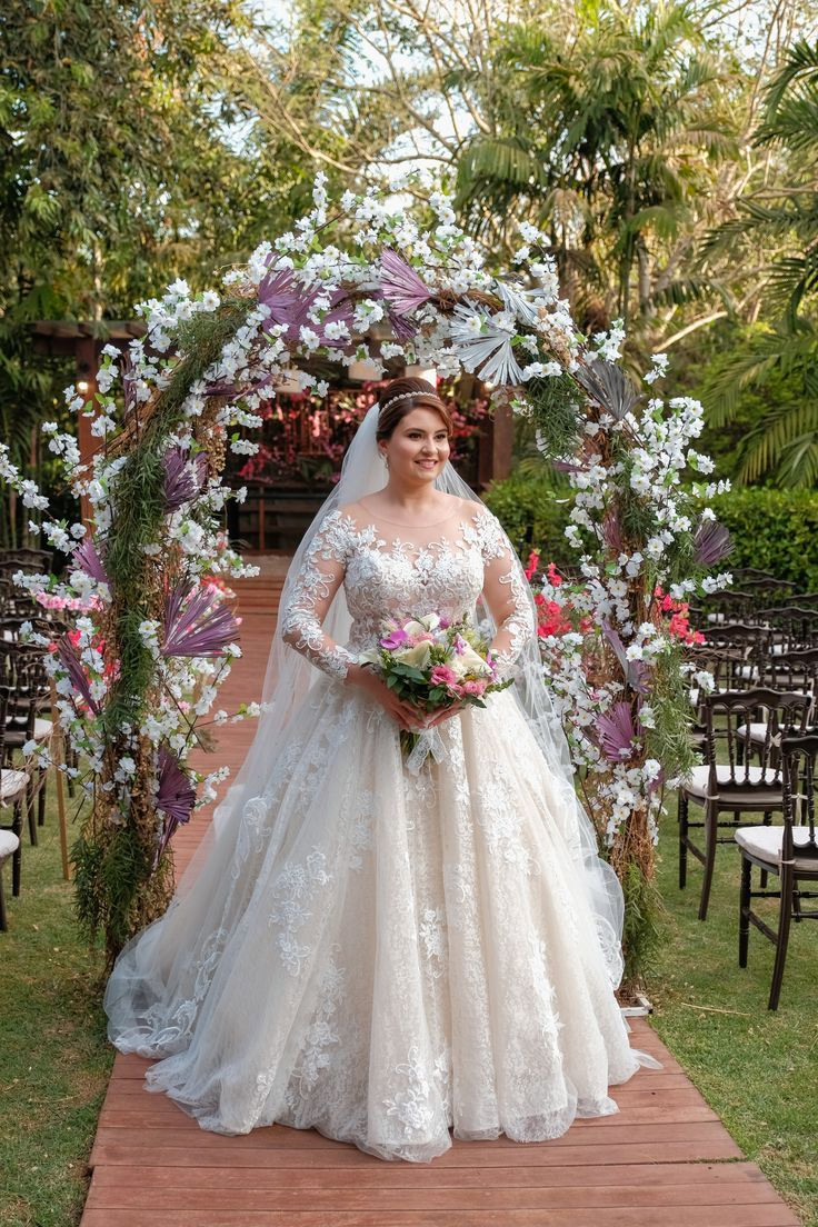 Classic Wedding Dresses Long Sleeve Scoop Sweep Train Neck A-Line Bridal Gowns