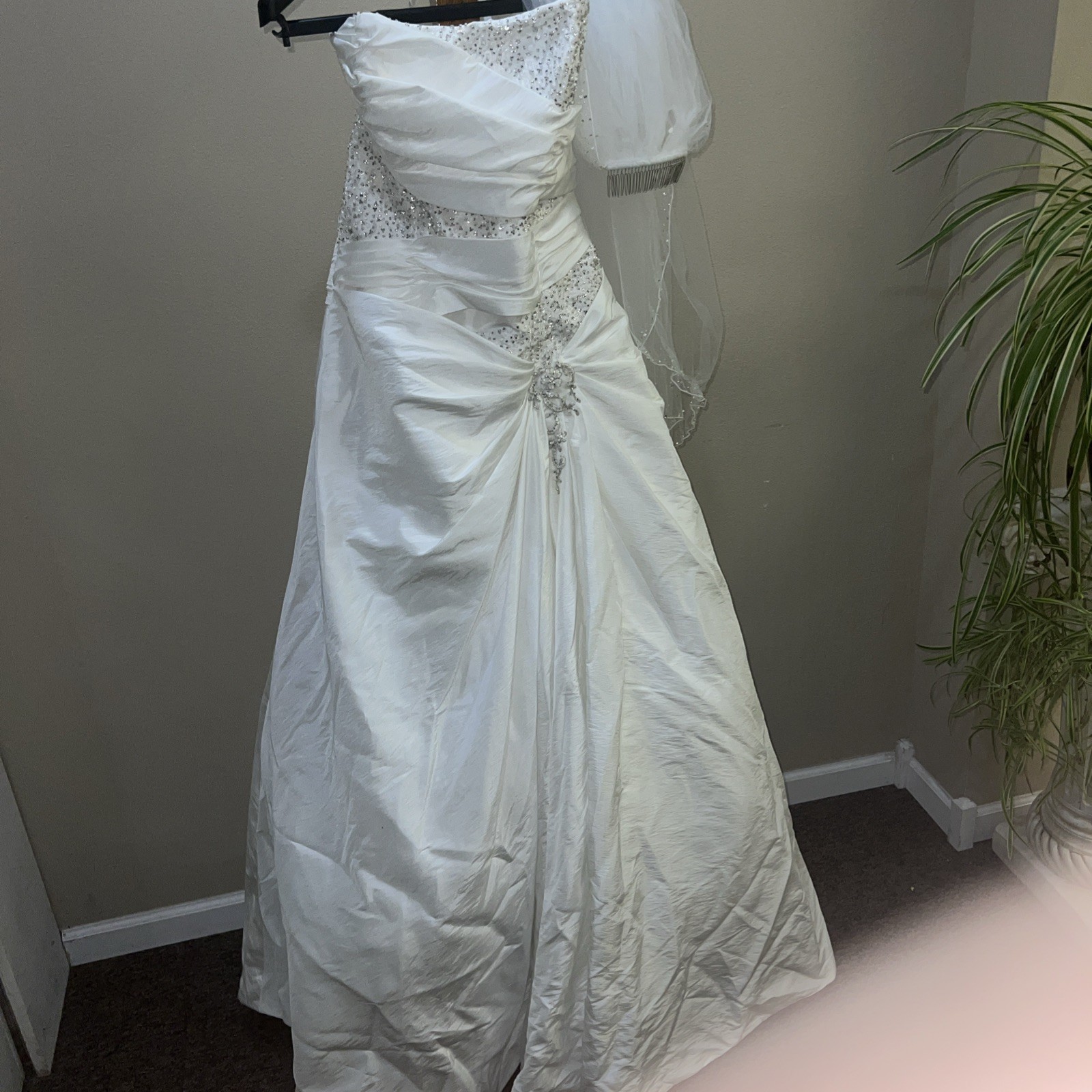 Unbranded White Wedding Dress With Veil Size 16