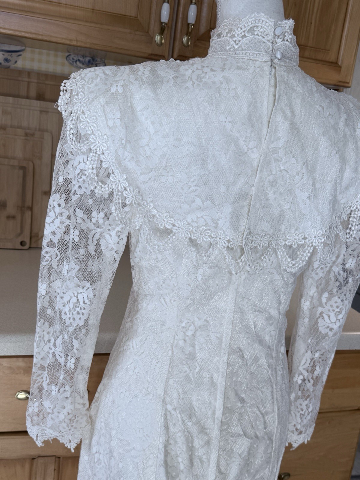 Vtg 1980s Jessica McClintock wedding dress Sz 12 high-neck lace bodice beading