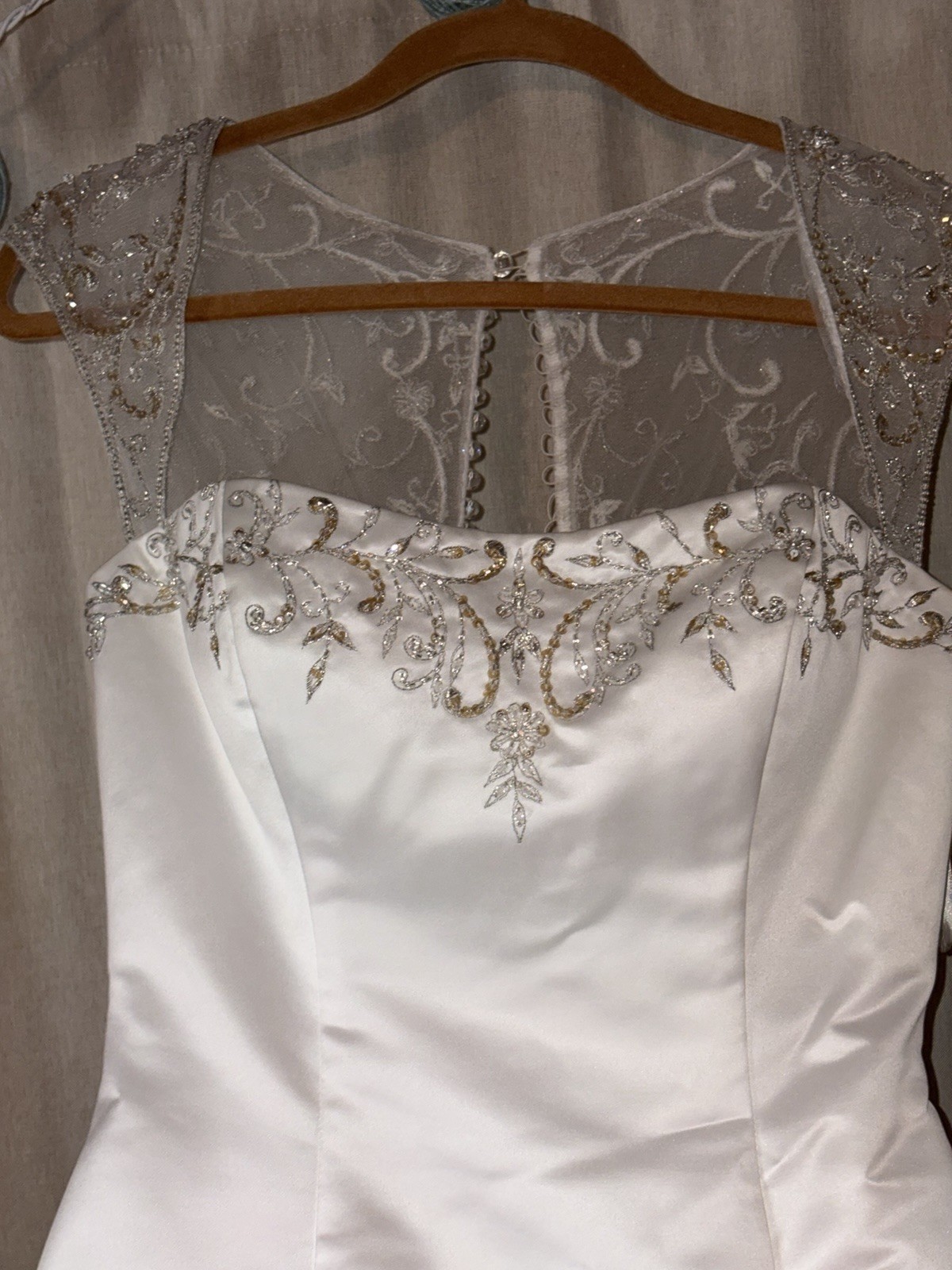 Casablanca Bridal 1901 Mermaid Satin Wedding Dress Size 4 NWT Beaded Train