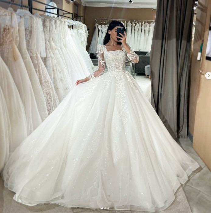 Square Neck Wedding Dresses with Long Sleeves Glitter A Line Lace Bridal Gowns