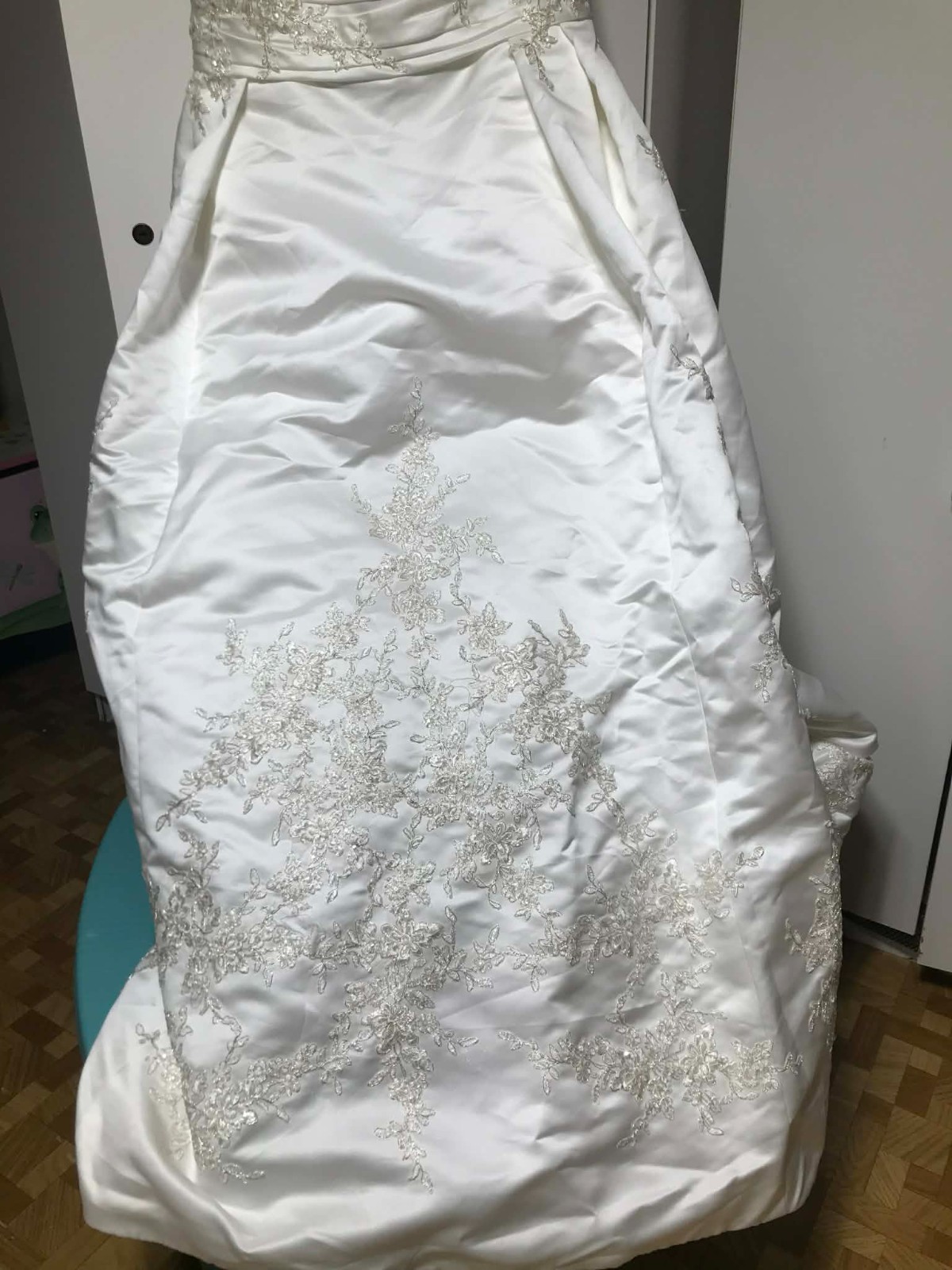Oleg Cassini wedding dress size 14 never worn, unaltered satin w/lace applique