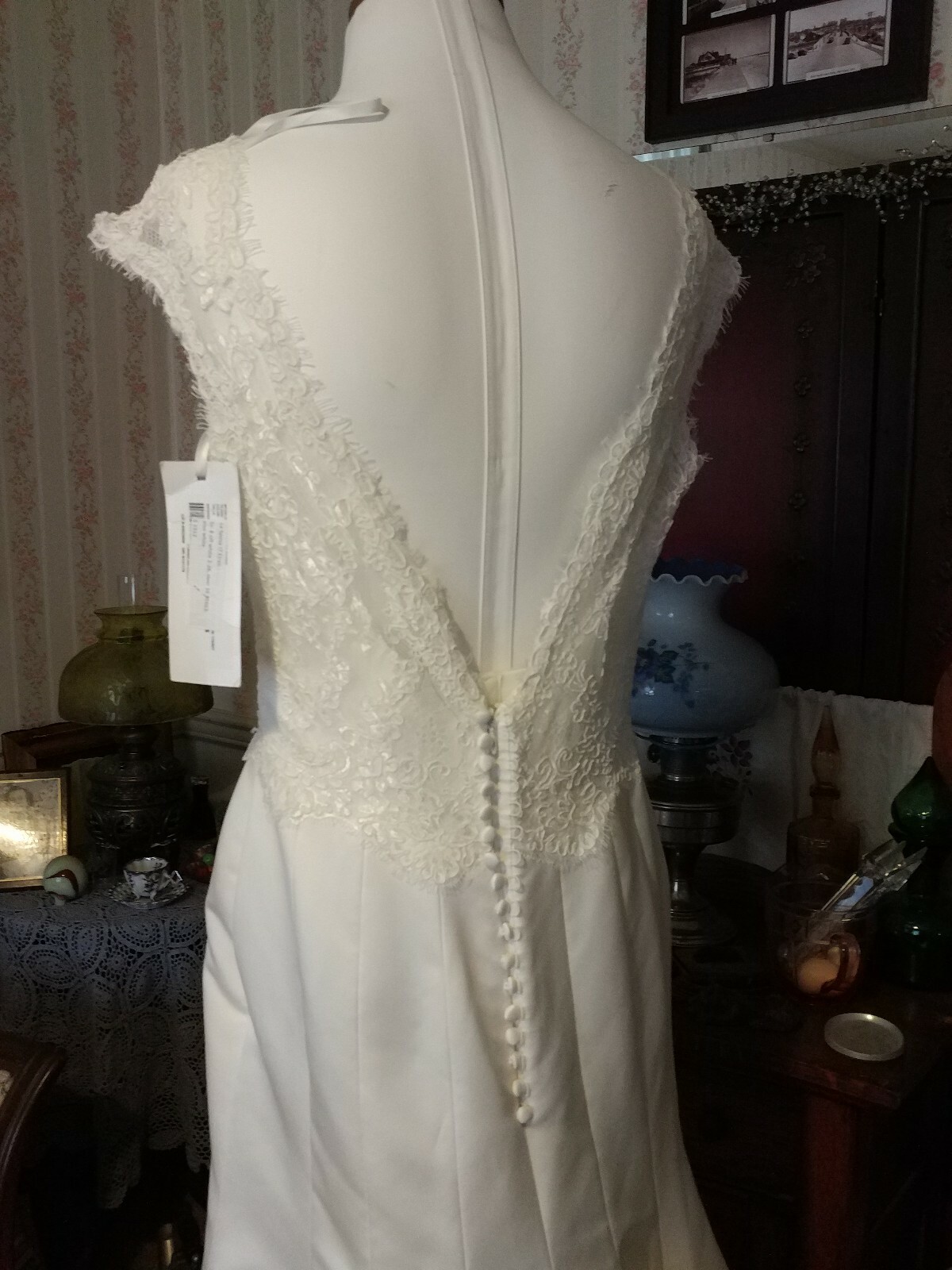 La Sposa Wedding Gown Eiran sz 8 off-white long satin & lace dress