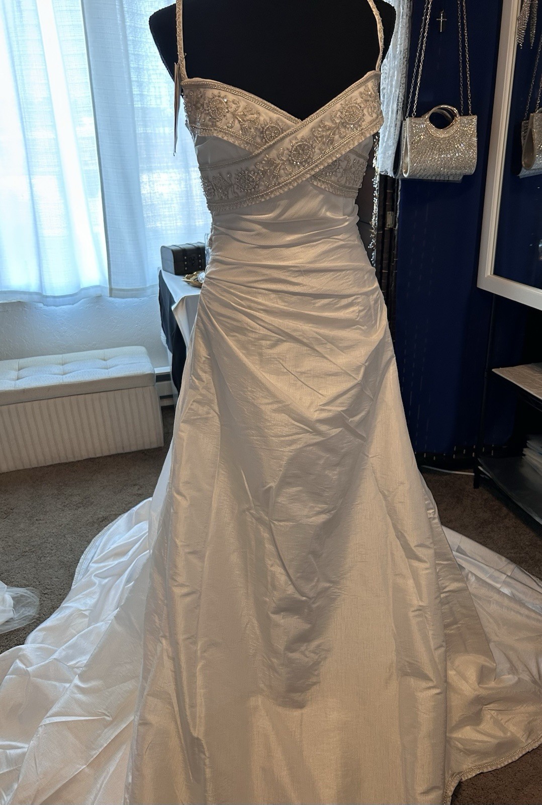 Casablanca Bridal Elegant, Perfect Petite Size 6 Wedding Gown With Tags ￼