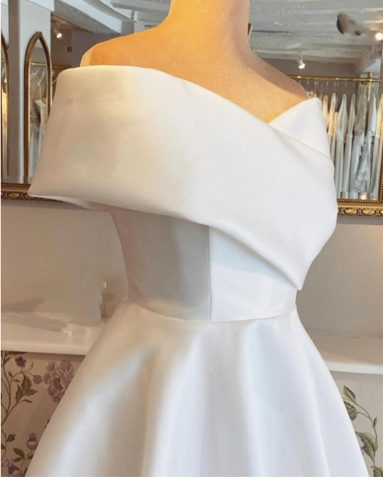 Simple Off the Shoulder Wedding Dresses A Line Satin Off Shoulder Bridal Gowns