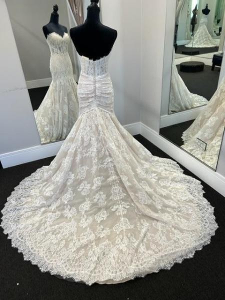 Allure Bridals Wedding Dress Size 6 | Lace Mermaid Illusion Bodice Gown